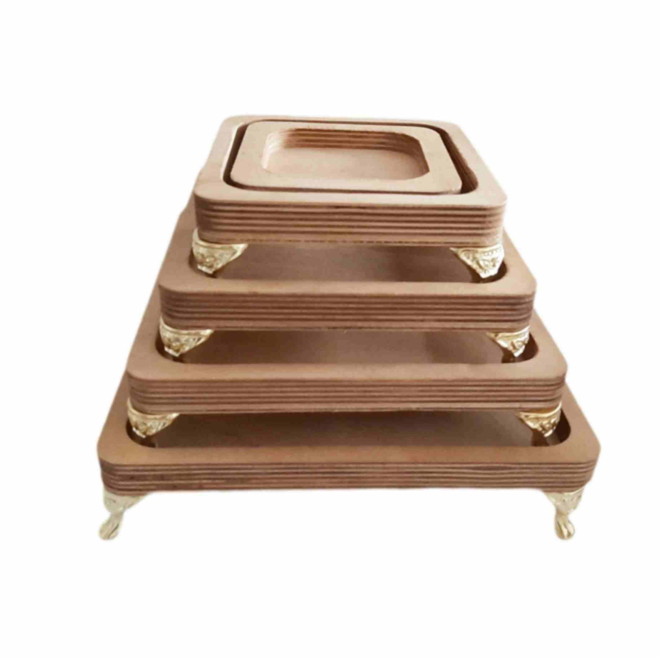 ظرف سرو چوبی پایه‌دار مدل ply05 مجموعه 5 عددی از چوب روس باکیفیت، ضدآب و بادوام مناسب آجیل‌خوری، میوه‌خوری و شکلات‌خوری، قابلیت شست‌وشو با دست و استفاده در میهمانی و پذیرایی
