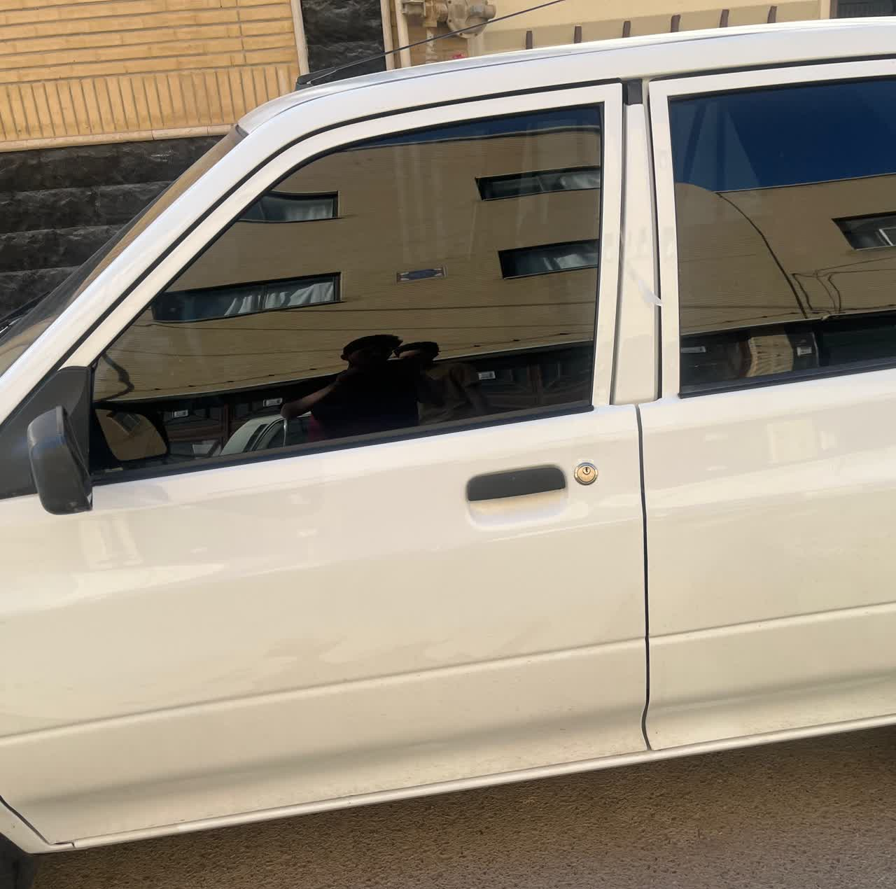 برچسب دودی شیشه خودرو هایلوکس کد Ddi05 مناسب برای پژو 405 مجموعه 7 عددی به همراه جاکلیدی
