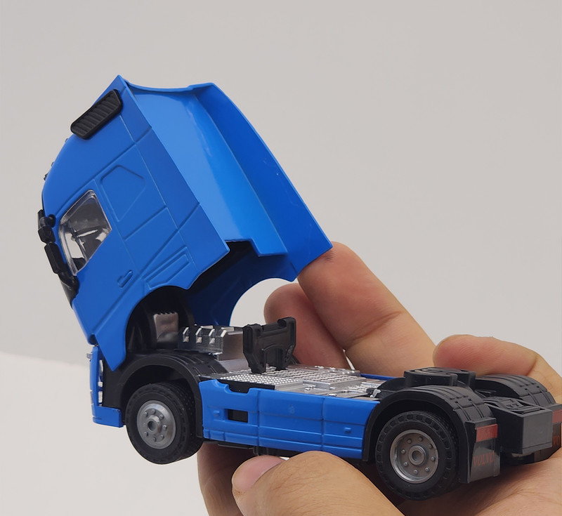 ماشین بازی ناب سل طرح تک محور مدل VOLVO FH