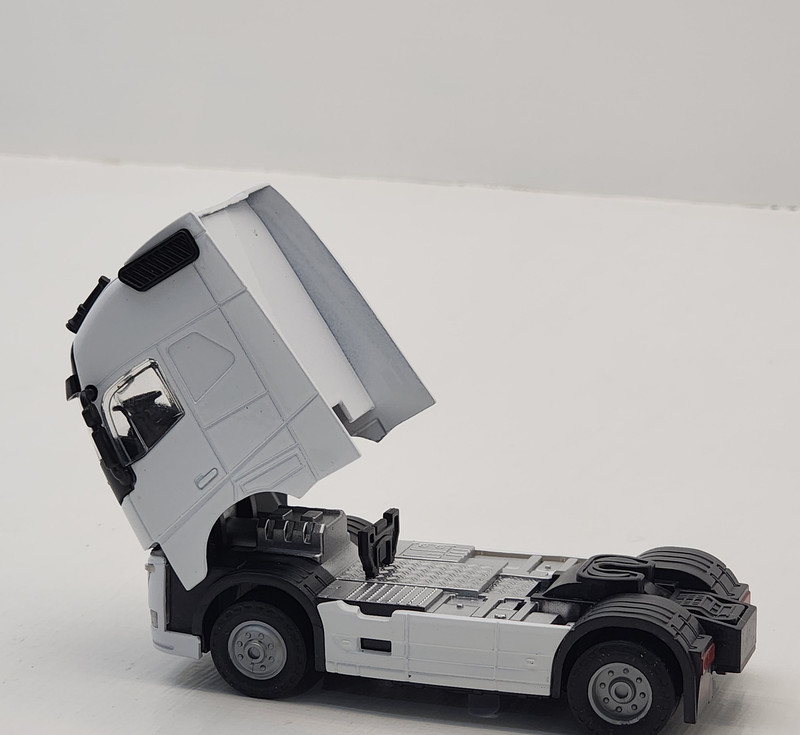 ماشین بازی ناب سل طرح تک محور مدل VOLVO FH