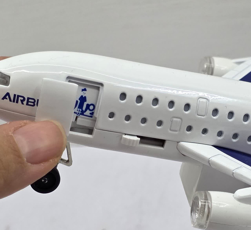 ماکت هواپیما ناب سل مدل موزیکال چراغدار ایرباس A380AIRBUS همراه با جاسوییچی
