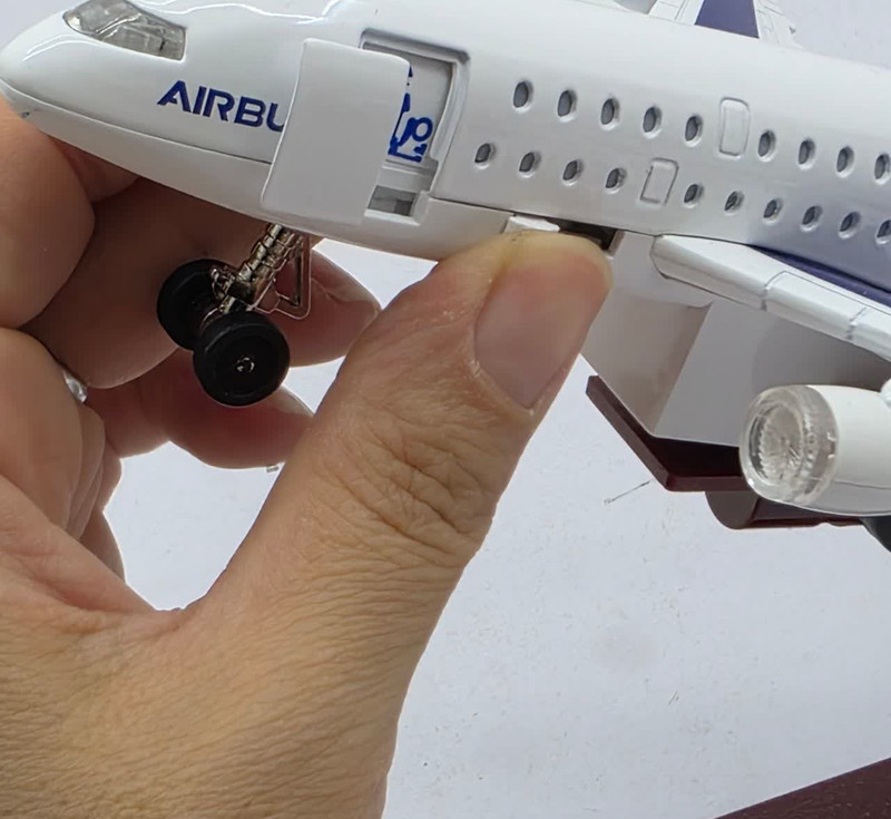 ماکت هواپیما ناب سل مدل موزیکال چراغدار ایرباس A380AIRBUS همراه با جاسوییچی