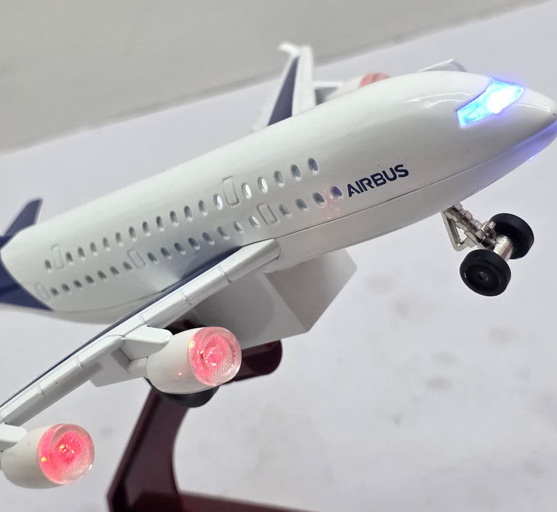 ماکت هواپیما ناب سل مدل موزیکال چراغدار ایرباس A380AIRBUS همراه با جاسوییچی