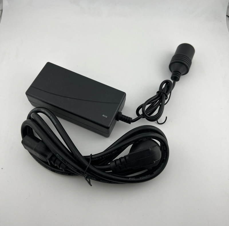 مبدل برق شهری به فندکی خودرو مدل 12O6