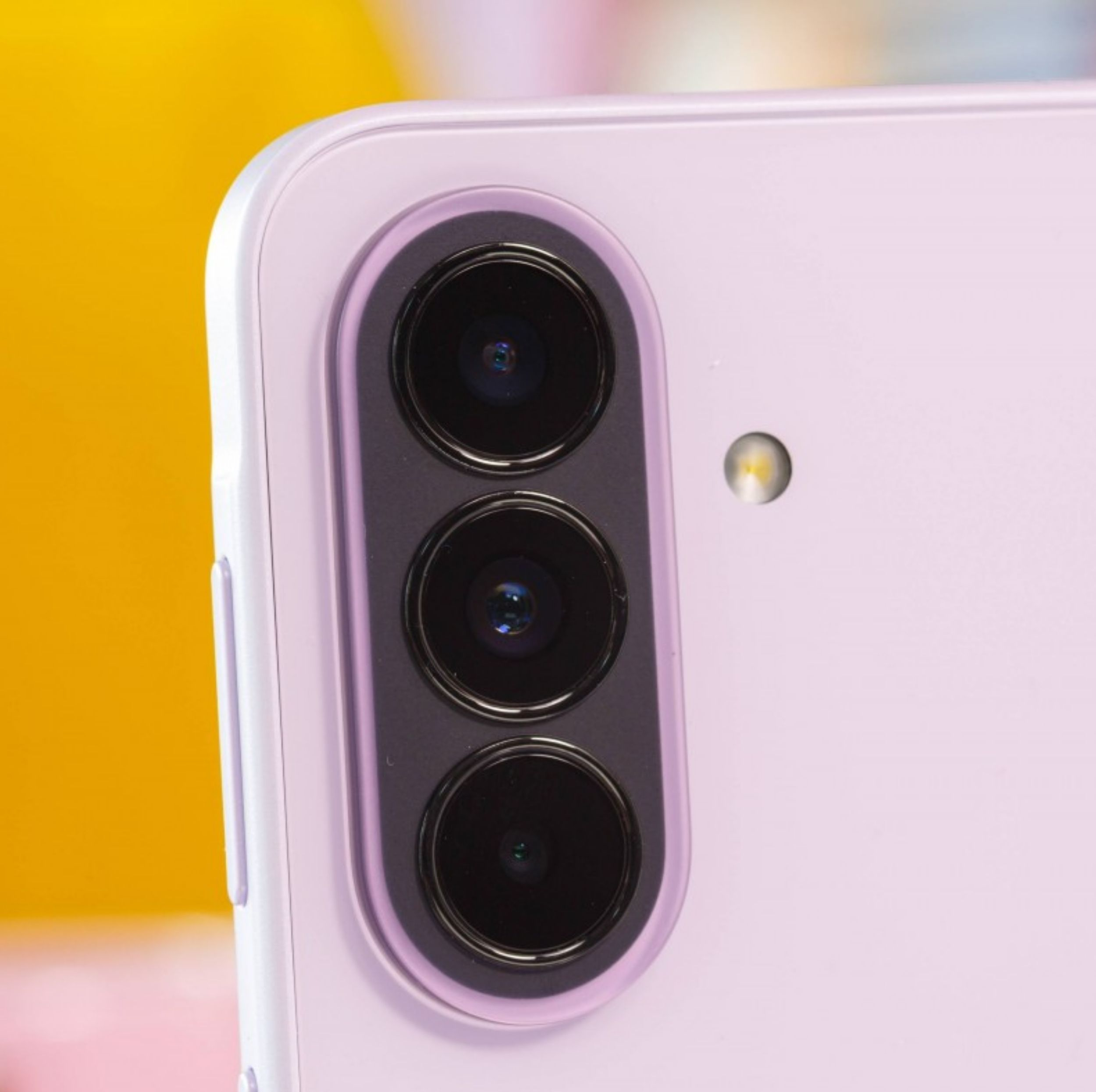 گوشی موبایل سامسونگ مدل Galaxy A37 دو سیمکارت ظرفیت 256 گیگابایت و رم 8 گیگابایت - ویتنام - به همراه شارژر 25 وات سامسونگ