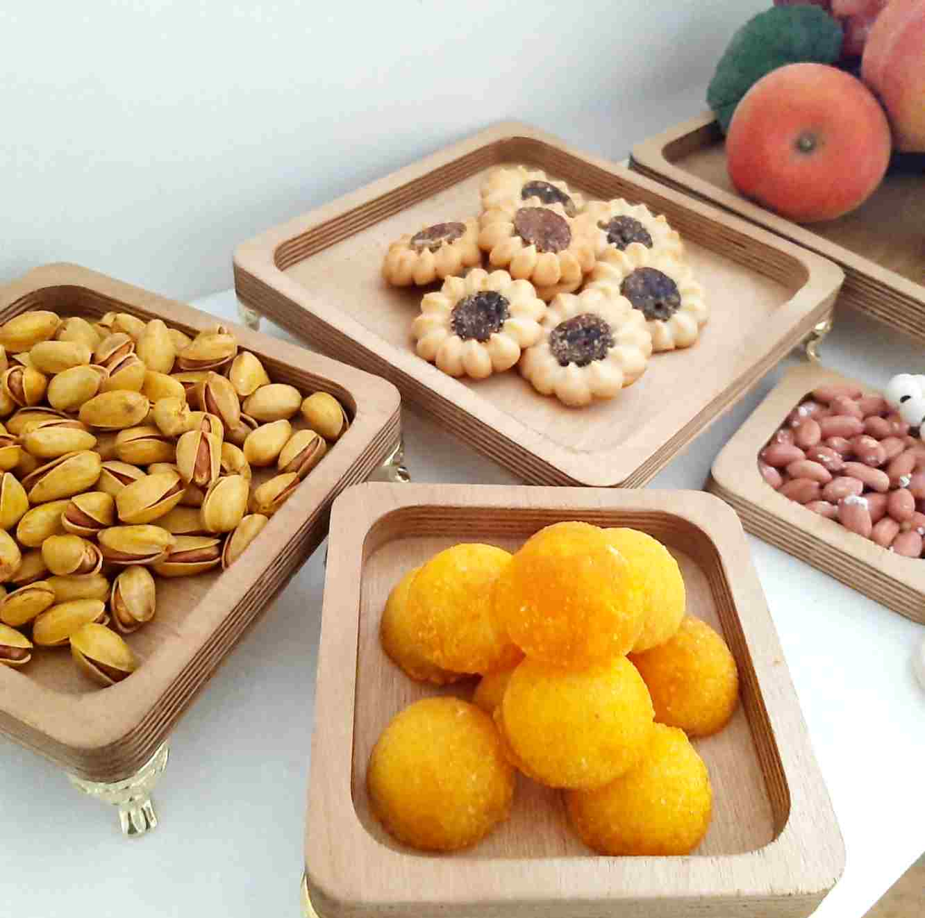 ظرف سرو چوبی پایه‌دار مدل ply05 مجموعه 5 عددی از چوب روس باکیفیت، ضدآب و بادوام مناسب آجیل‌خوری، میوه‌خوری و شکلات‌خوری، قابلیت شست‌وشو با دست و استفاده در میهمانی و پذیرایی