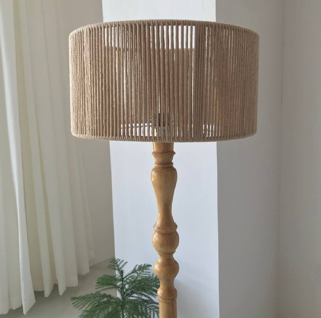 آباژور مدل ایستاده چوبی خراطی مکرومه کد AO-M