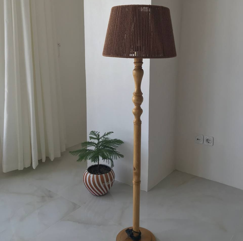 آباژور مدل ایستاده چوبی خراطی مکرومه کد AM-M