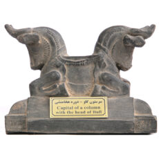 مجسمه تندیس و پیکره شهریار مدل سر ستون با سر گاو کد MO190