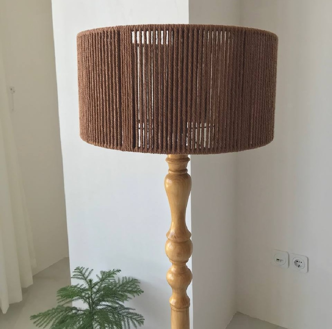 آباژور مدل ایستاده چوبی خراطی مکرومه کد AO-M