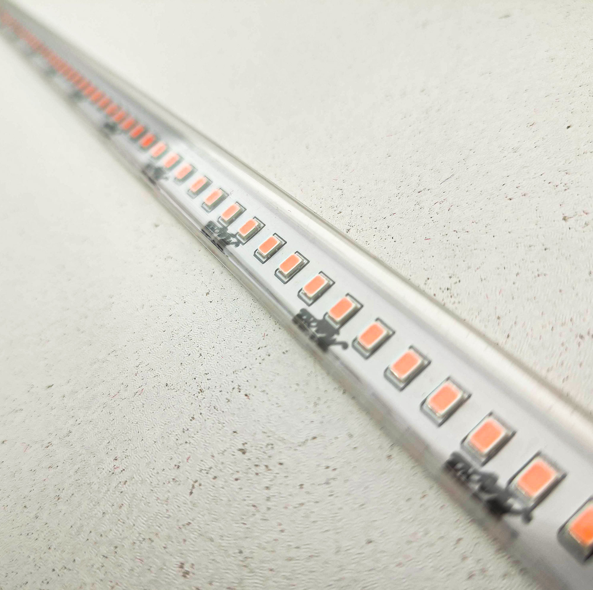 لامپ رشد گیاه 18 وات مدل فول اسپکتروم 220v طرح ریسه LED بسته 2 عددی
