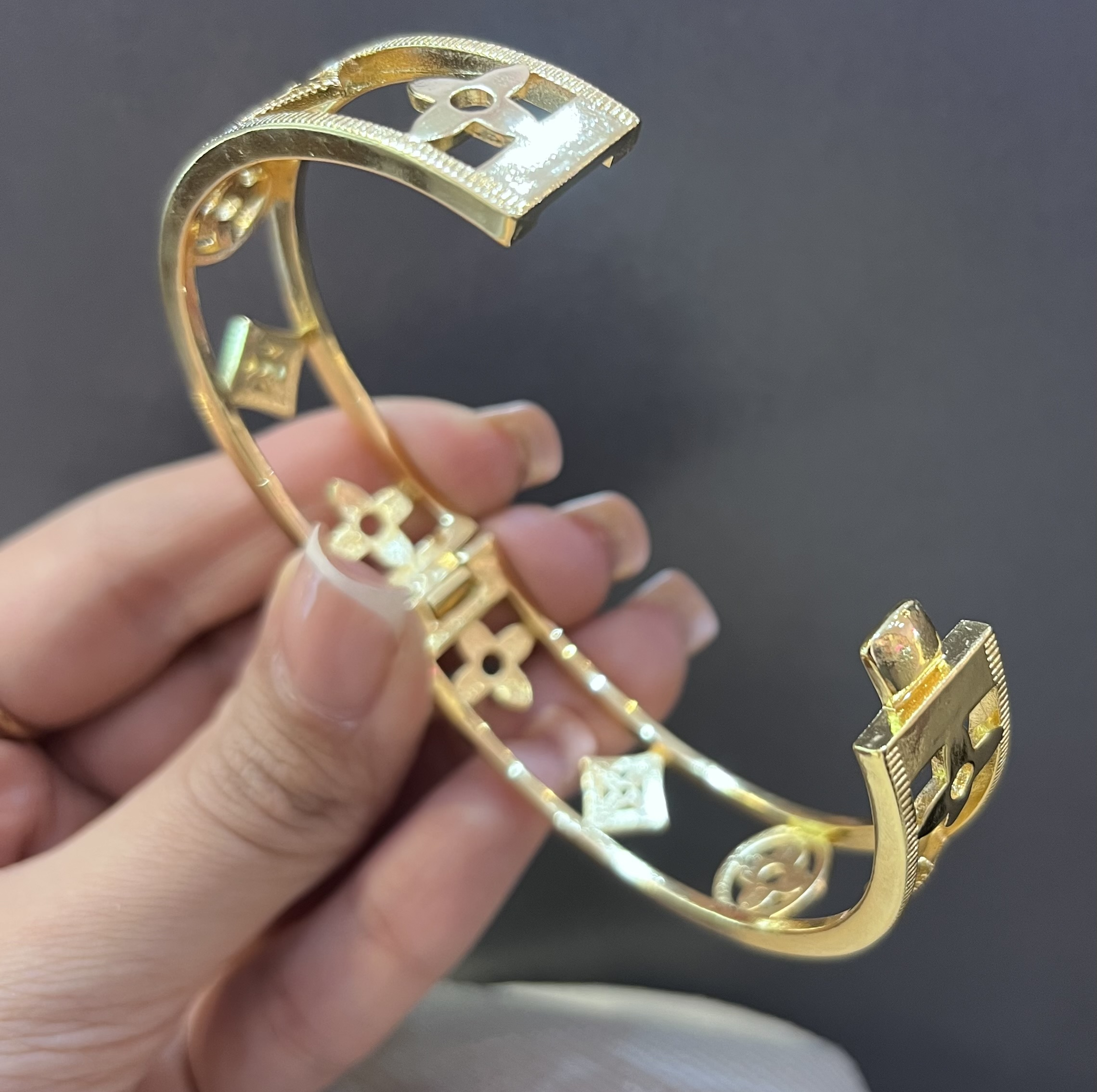 دستبند النگویی زنانه مدل bang310