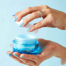 واتر ژل آبرسان نوتروژینا (Neutrogena) مخصوص پوست نرمال و مختلط