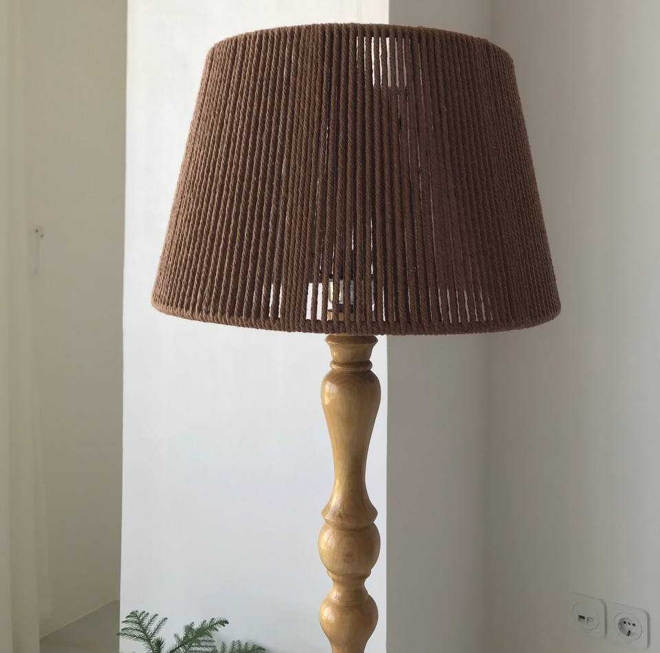 آباژور مدل ایستاده چوبی خراطی مکرومه کد AM-M