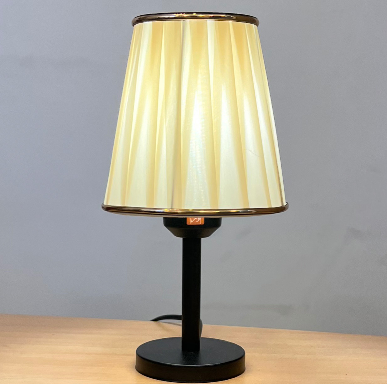 آباژور رومیزی نورهام مدل NHM-SP BLK- 15