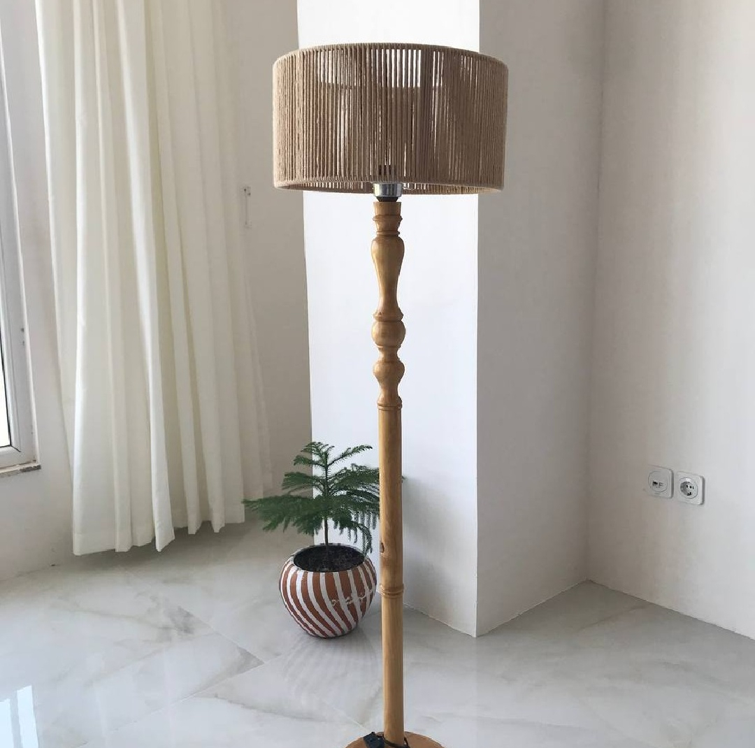 آباژور مدل ایستاده چوبی خراطی مکرومه کد AO-M
