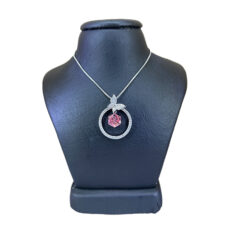 گردنبند زنانه سواروسکی مدل پروانه و مکعب کد 69335