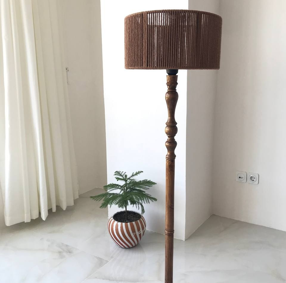آباژور مدل ایستاده چوبی خراطی مکرومه کد FO-M