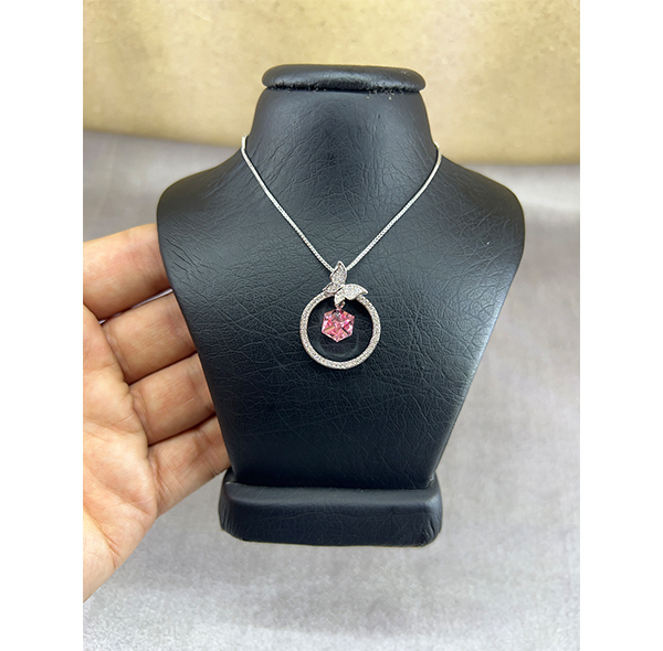 گردنبند زنانه سواروسکی مدل پروانه و مکعب کد 69335