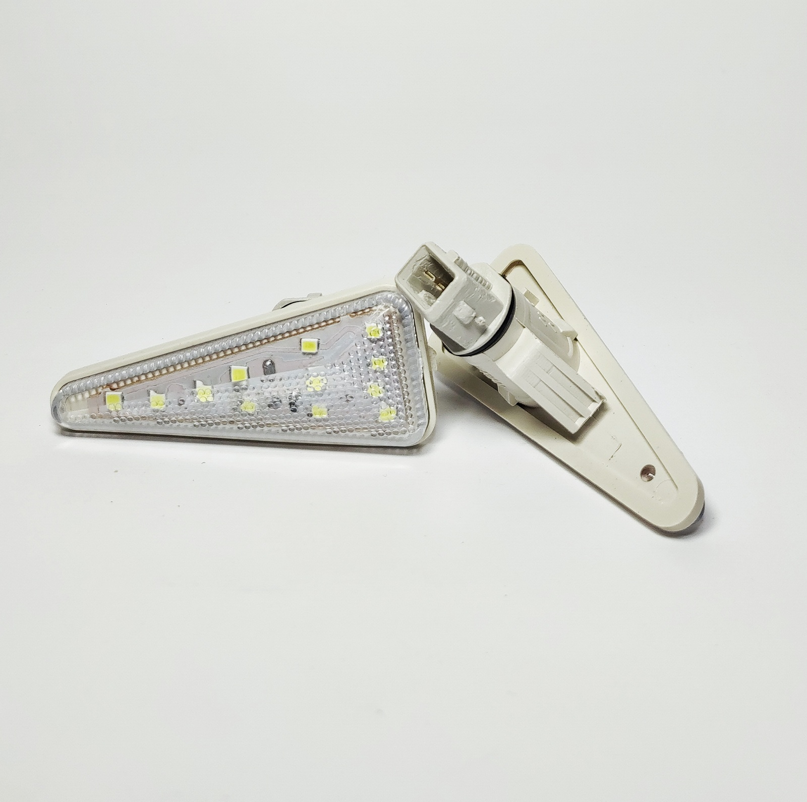 چراغ راهنما گلگیر مدل SMD-MW مناسب برای پراید بسته 2 عددی