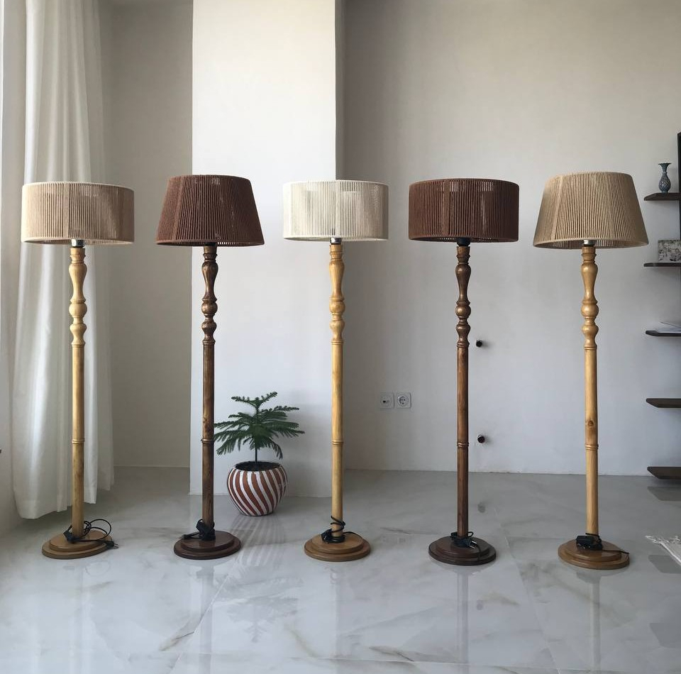 آباژور مدل ایستاده چوبی خراطی مکرومه کد AM-M