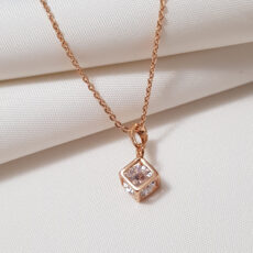 گردنبند زنانه ژوپینگ مدل مکعب نگینی 49100