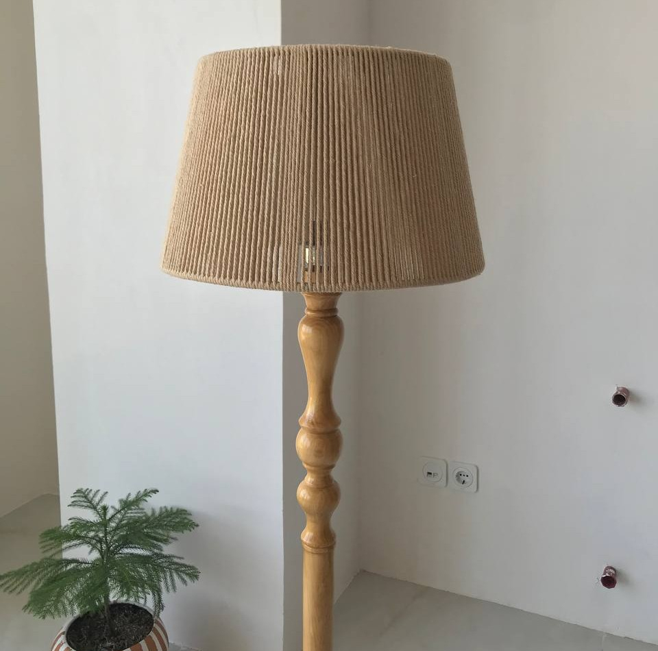 آباژور مدل ایستاده چوبی خراطی مکرومه کد AM-M