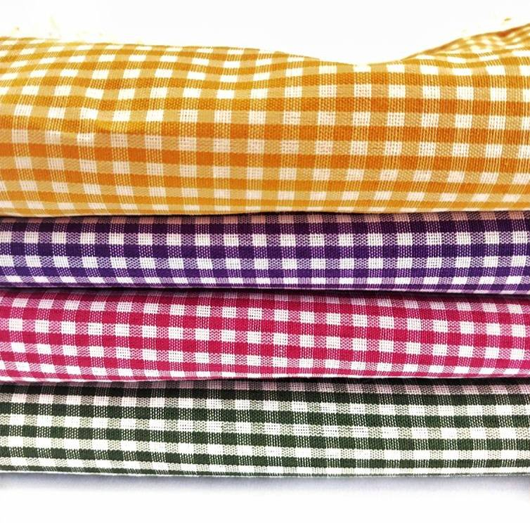 رومیزی مدل چهار خانه طرح آزاد سرا  سایز 150x100 سانتی‌متر
