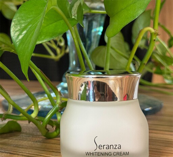 کرم روشن کننده سرانزا مدل moisturising حجم 50 میلی لیتر