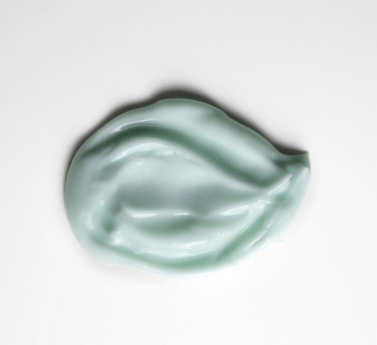 کرم مرطوب کننده روز نیوبرن مدل Smooth touch مناسب پوست چرب و نرمال حجم 50 میلی لیتر