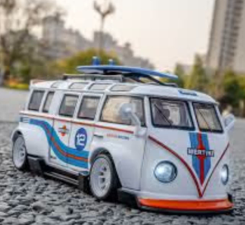 ماکت ماشین ناب سل مدل فولکس اسنوبرددار فانتزی T1 سافاری همراه با جاسوییچی Snowboarder Volkswagen NAAB001