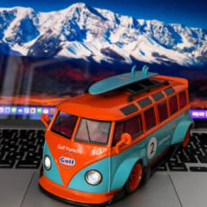 ماکت ماشین ناب سل مدل فولکس اسنوبرددار فانتزی T1 همراه با جاسوییچی Snowboarder Volkswagen NAAB0033