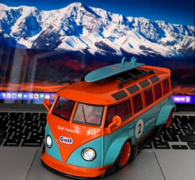ماکت ماشین ناب سل مدل فولکس اسنوبرددار فانتزی T1 همراه با جاسوییچی Snowboarder Volkswagen NAAB0033