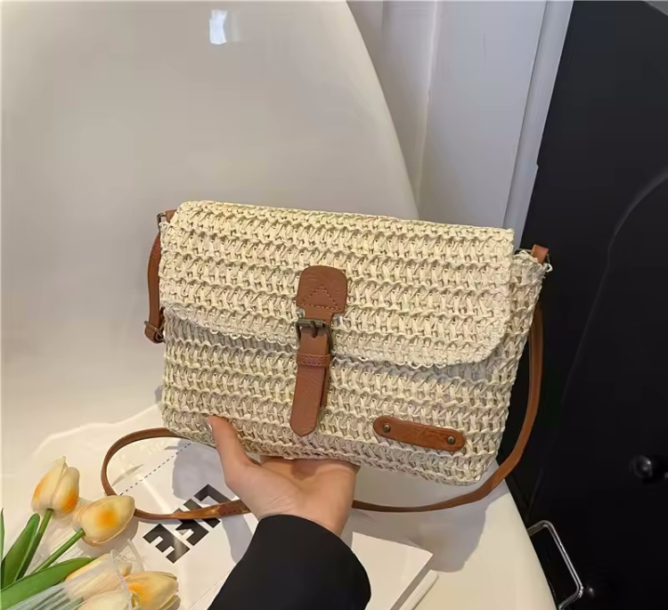 کیف رودوشی زنانه حصیری مورگان کد S01