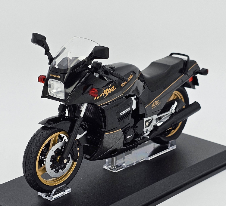 ماکت موتور کاوازاکی مدل KAWASAKI GPZ900R
