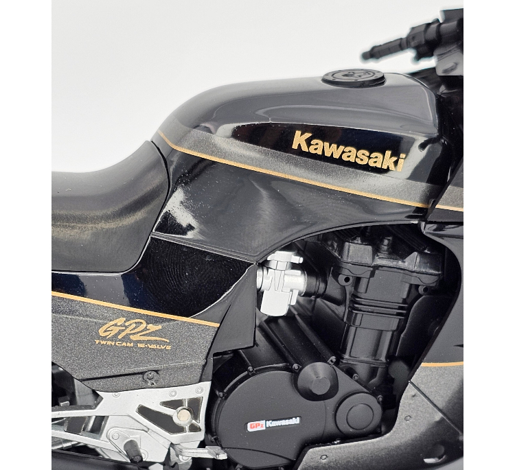ماکت موتور کاوازاکی مدل KAWASAKI GPZ900R