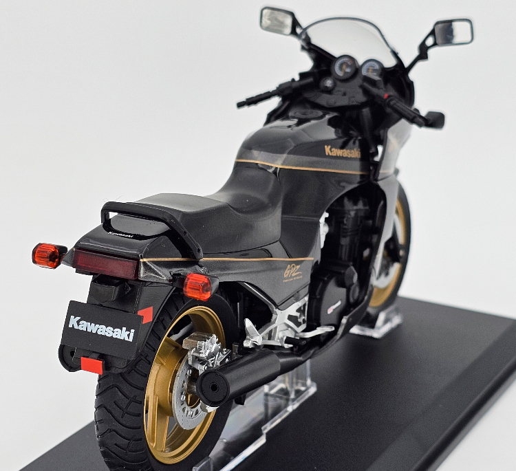 ماکت موتور کاوازاکی مدل KAWASAKI GPZ900R