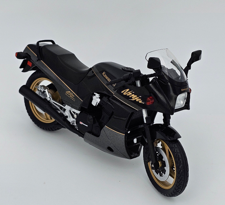 ماکت موتور کاوازاکی مدل KAWASAKI GPZ900R