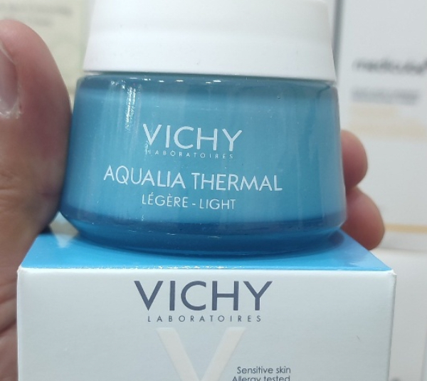 کرم مرطوب کننده و آبرسان ویشی سری Aqualia Thermal مدل Dynamic Hydration حجم 50 میلی لیتر