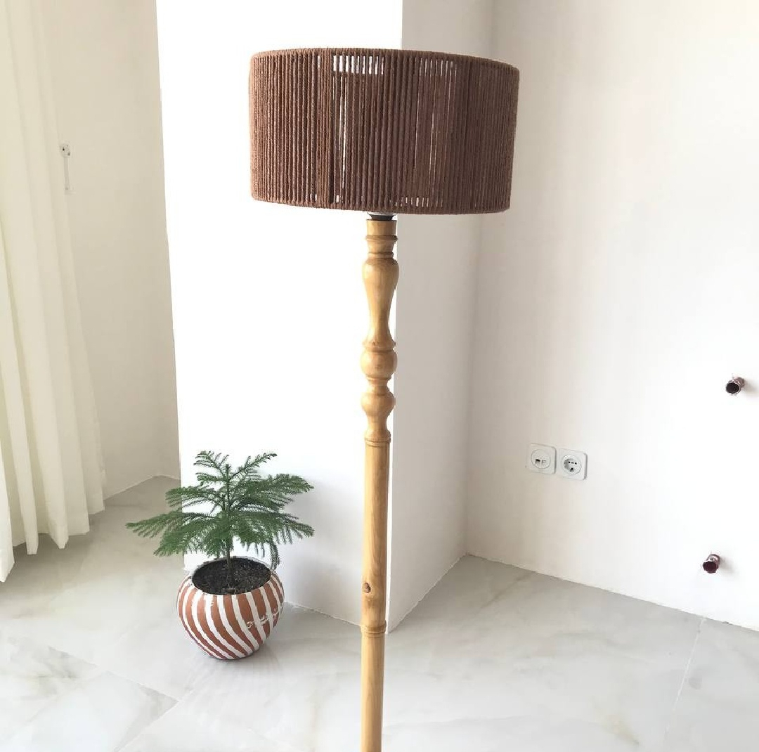 آباژور مدل ایستاده چوبی خراطی مکرومه کد AO-M