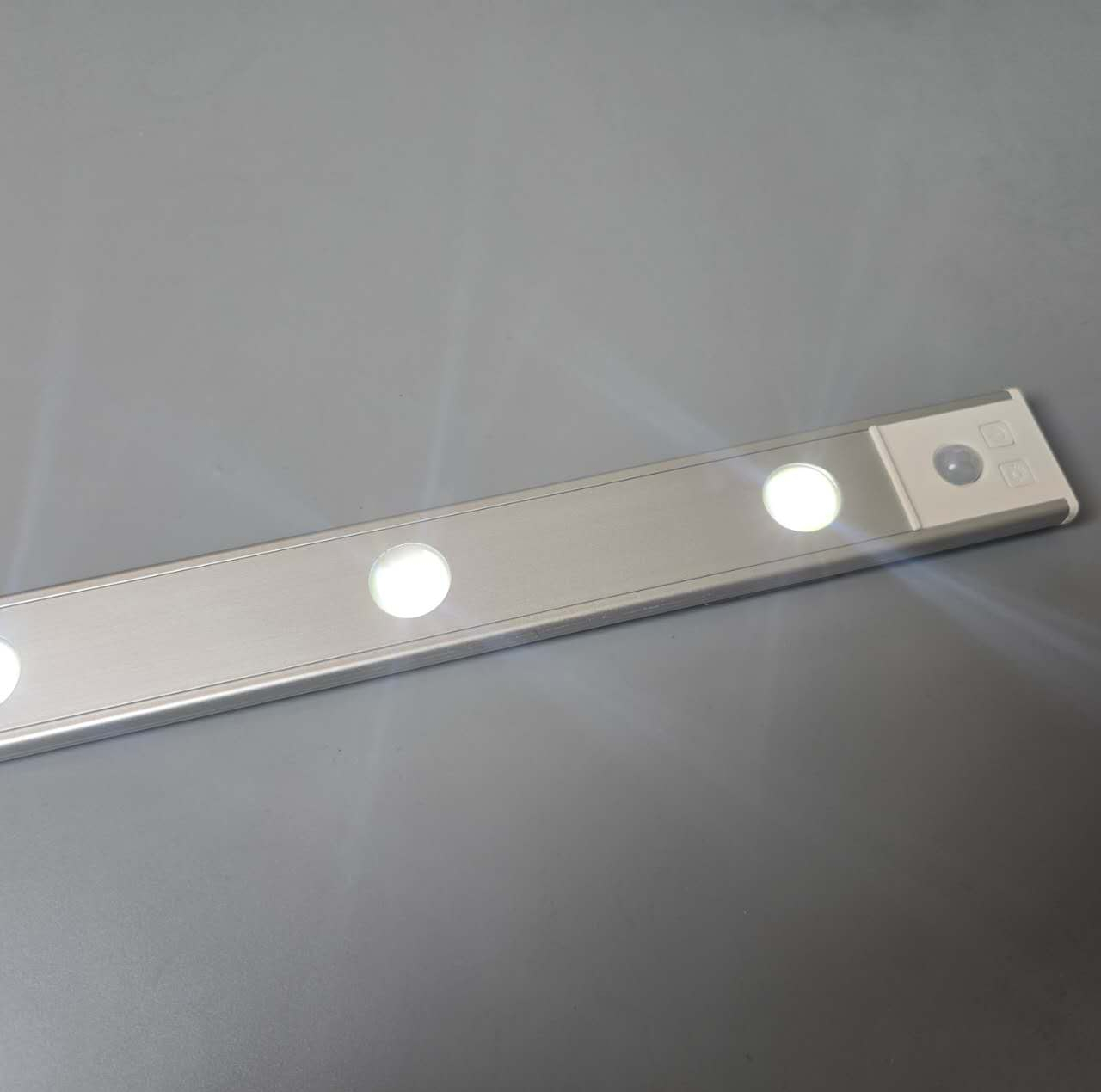 چراغ ال ای دی مدل زیر کابینتی کد LED8-80CM