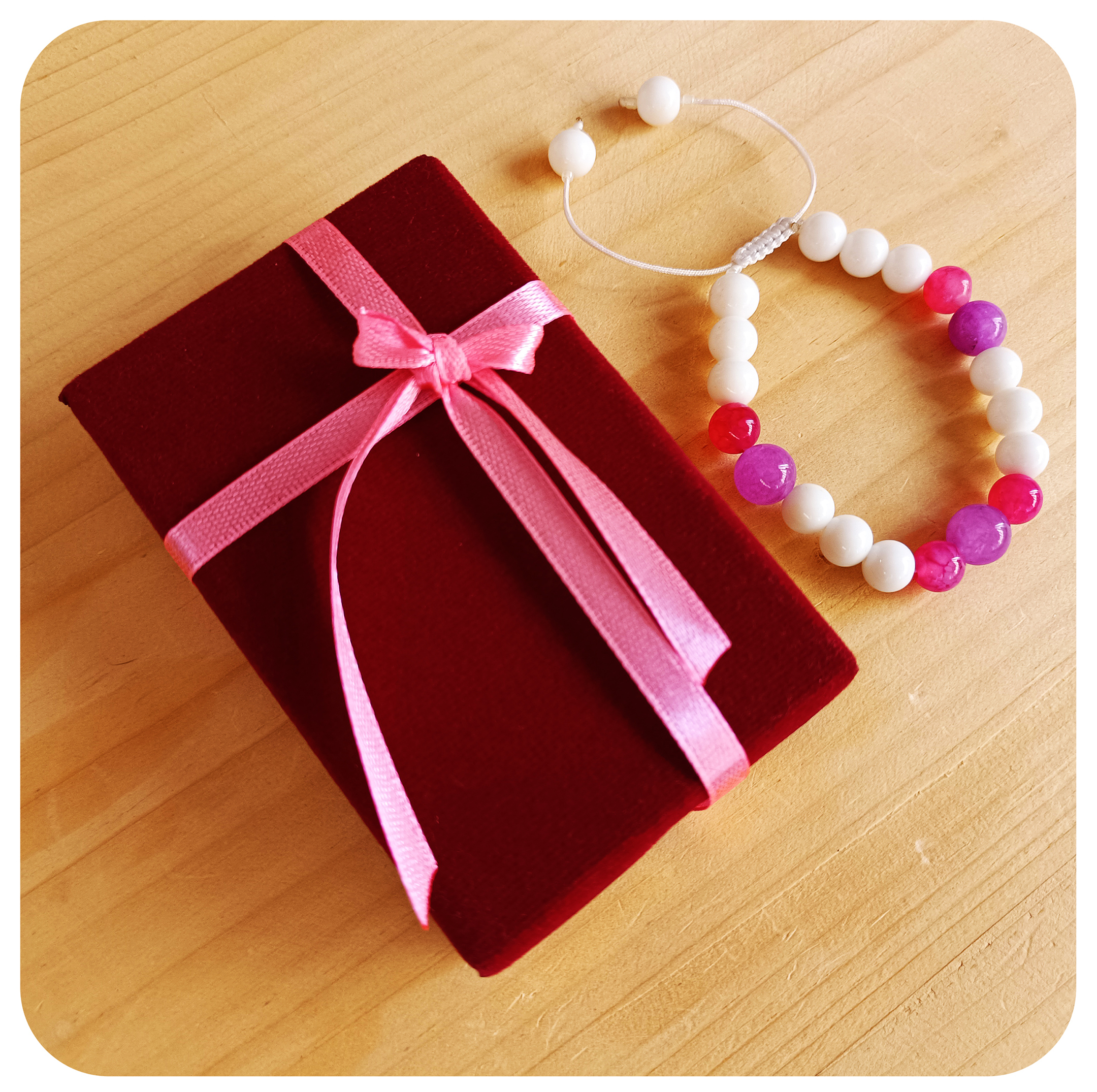 دستبند زنانه مدل Gift