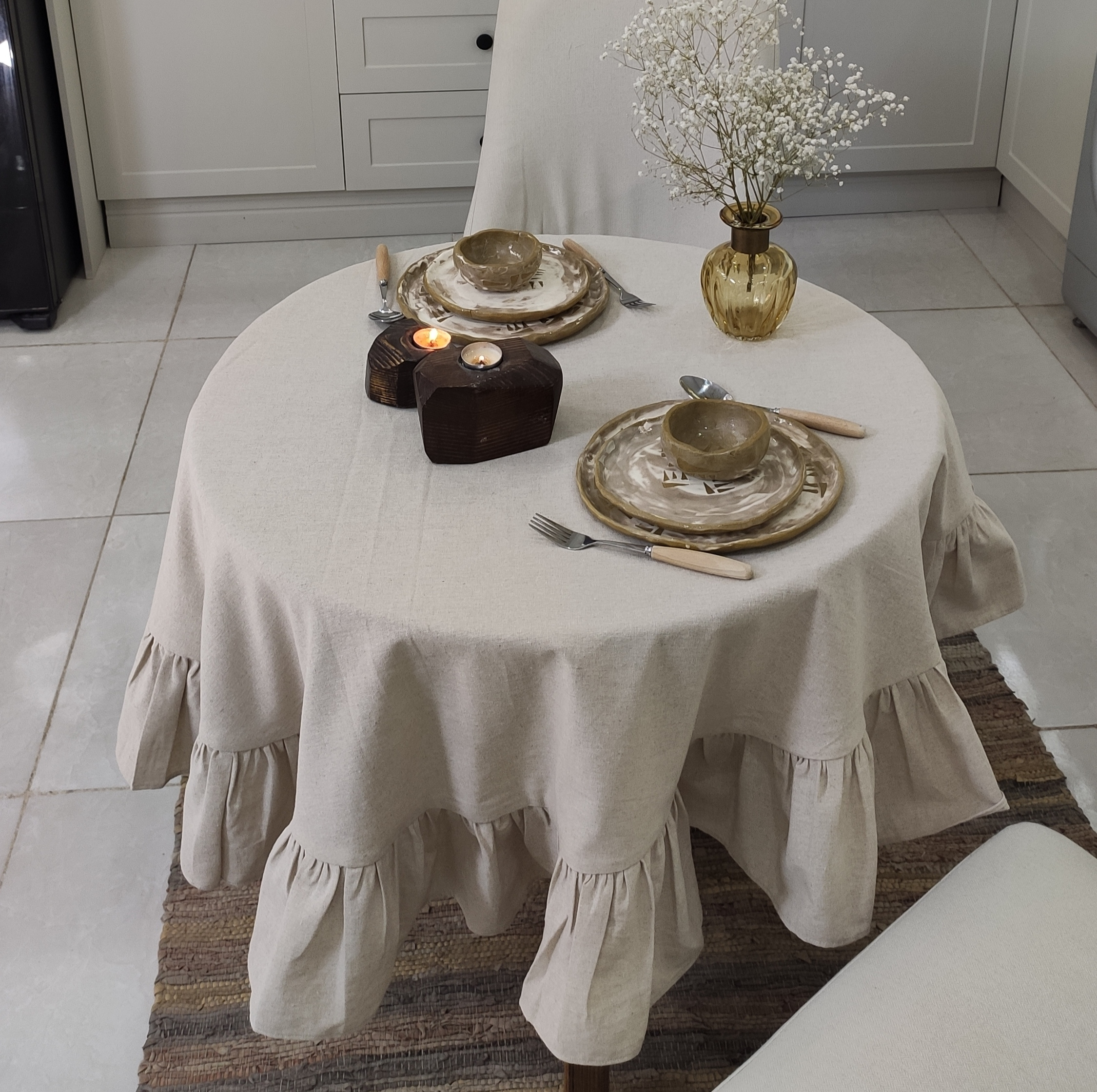 رومیزی مدل لینن گرد سایز 140x140 سانتیمتر