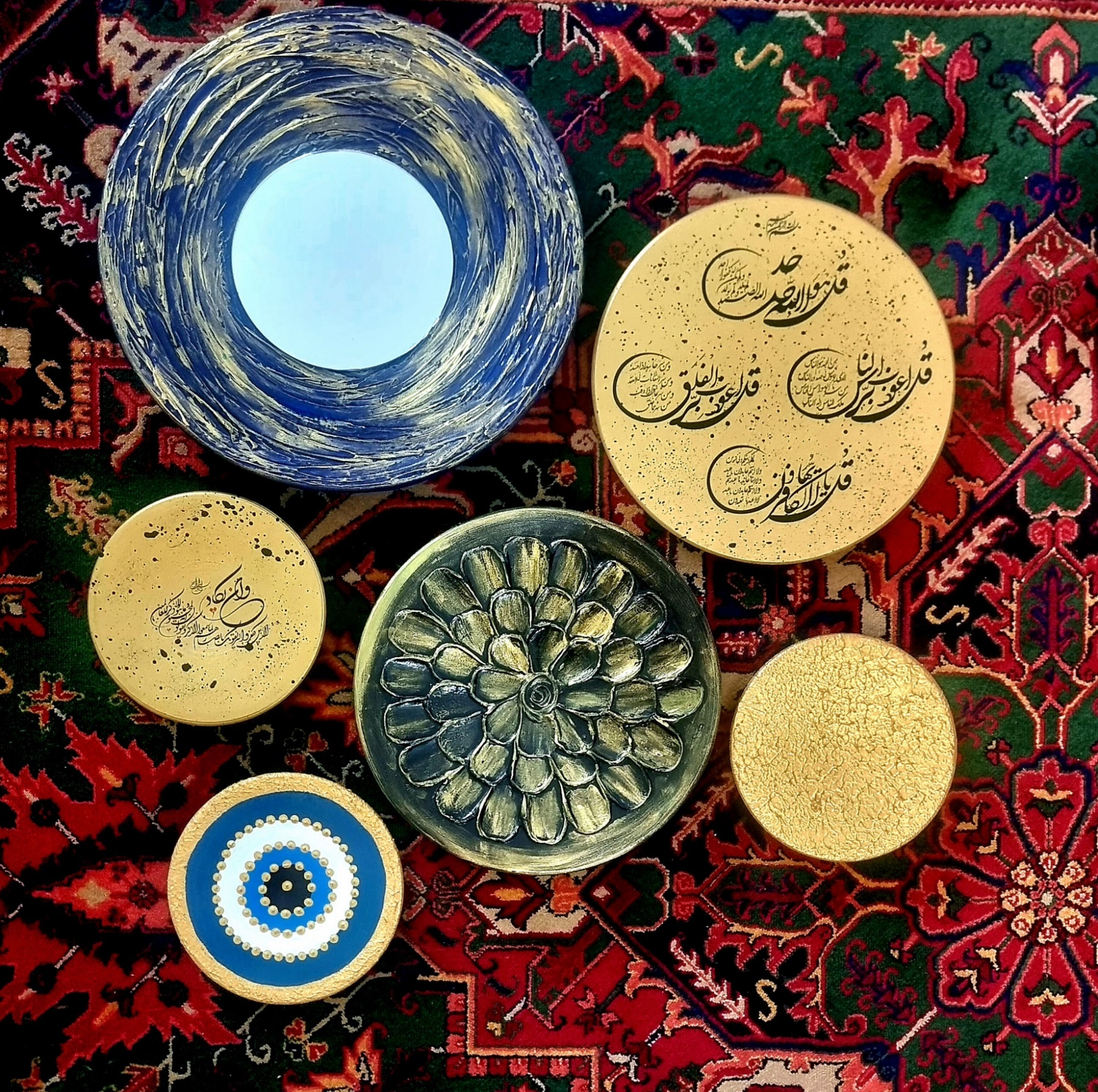 بشقاب دیوارکوب سفالی مدل چهار قل و وان یکاد مجموعه 6 عددی