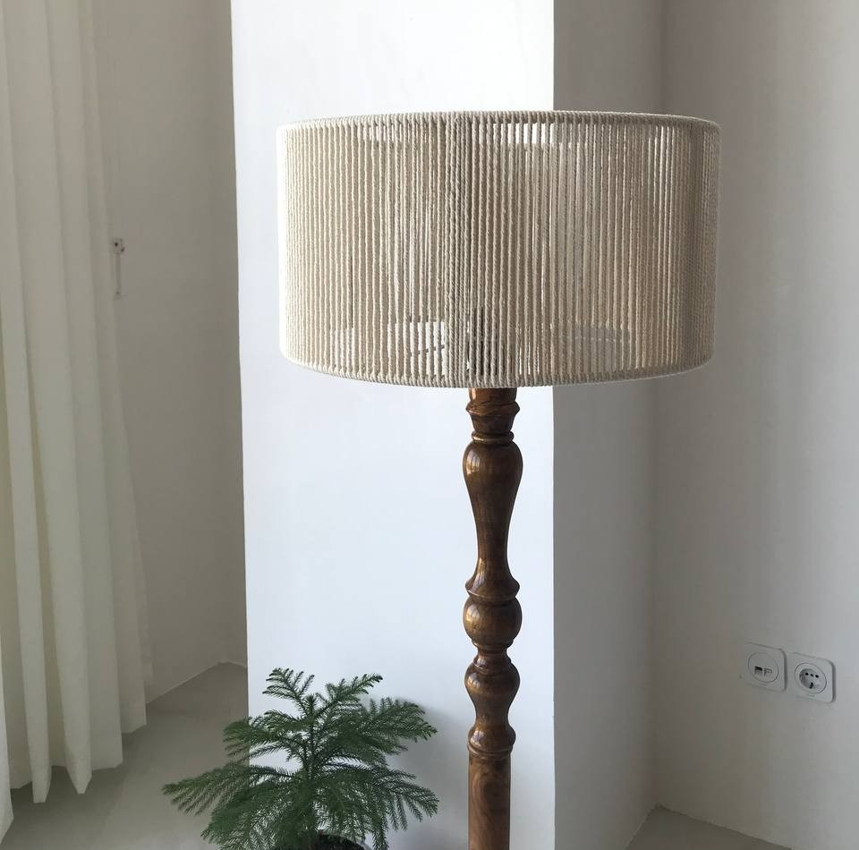 آباژور مدل ایستاده چوبی خراطی مکرومه کد FO-M