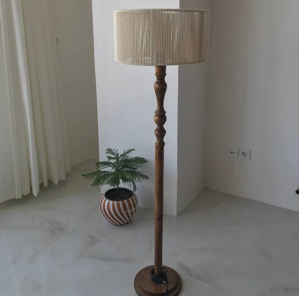 آباژور مدل ایستاده چوبی خراطی مکرومه کد FO-M
