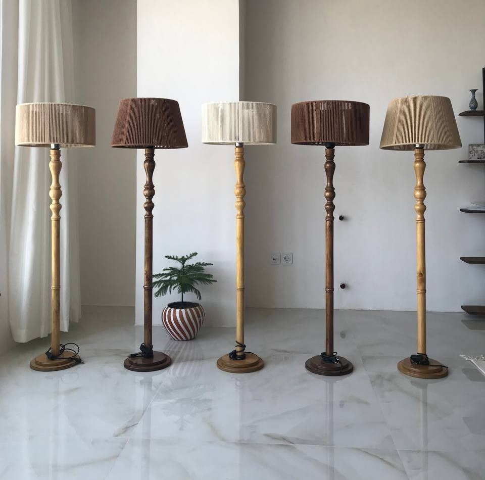 آباژور مدل ایستاده چوبی خراطی مکرومه کد FO-M