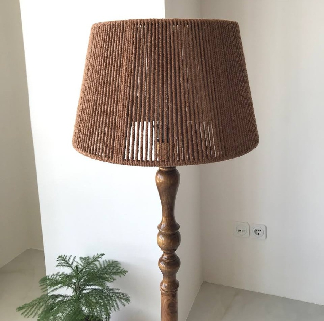 آباژور مدل ایستاده چوبی خراطی مکرومه کد FM-M