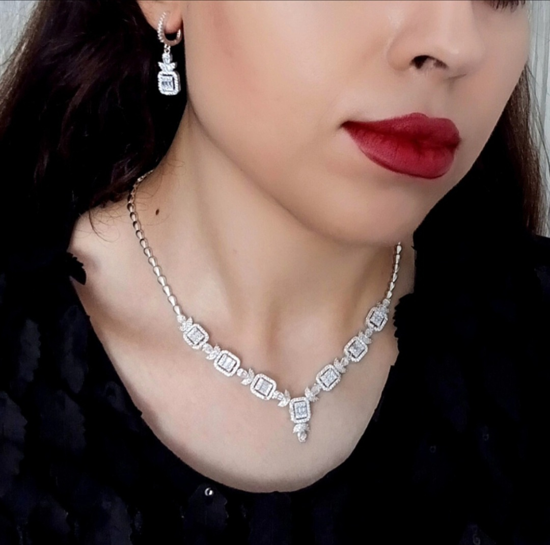 ست زنانه طرح جواهر مجلسی مدل امرالدکات