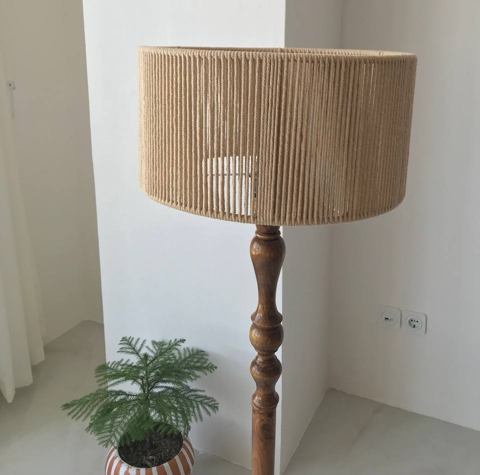 آباژور مدل ایستاده چوبی خراطی مکرومه کد FO-M